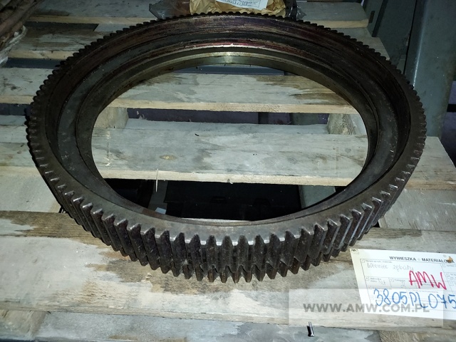 Części zamienne i akcesoria do sprzętu inż.-sap. - pakiet zawierający 48 poz. asort. (wg oddzielnego wykazu), w tym m.in.: chłodnice oleju, chłodnice wody, pompy olejowe, silnik spalinowy typ 166, zęby zrywarki itp. 